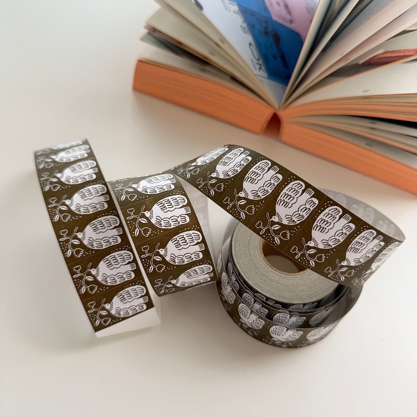 Ivy Snow Umber Label Sticker Roll