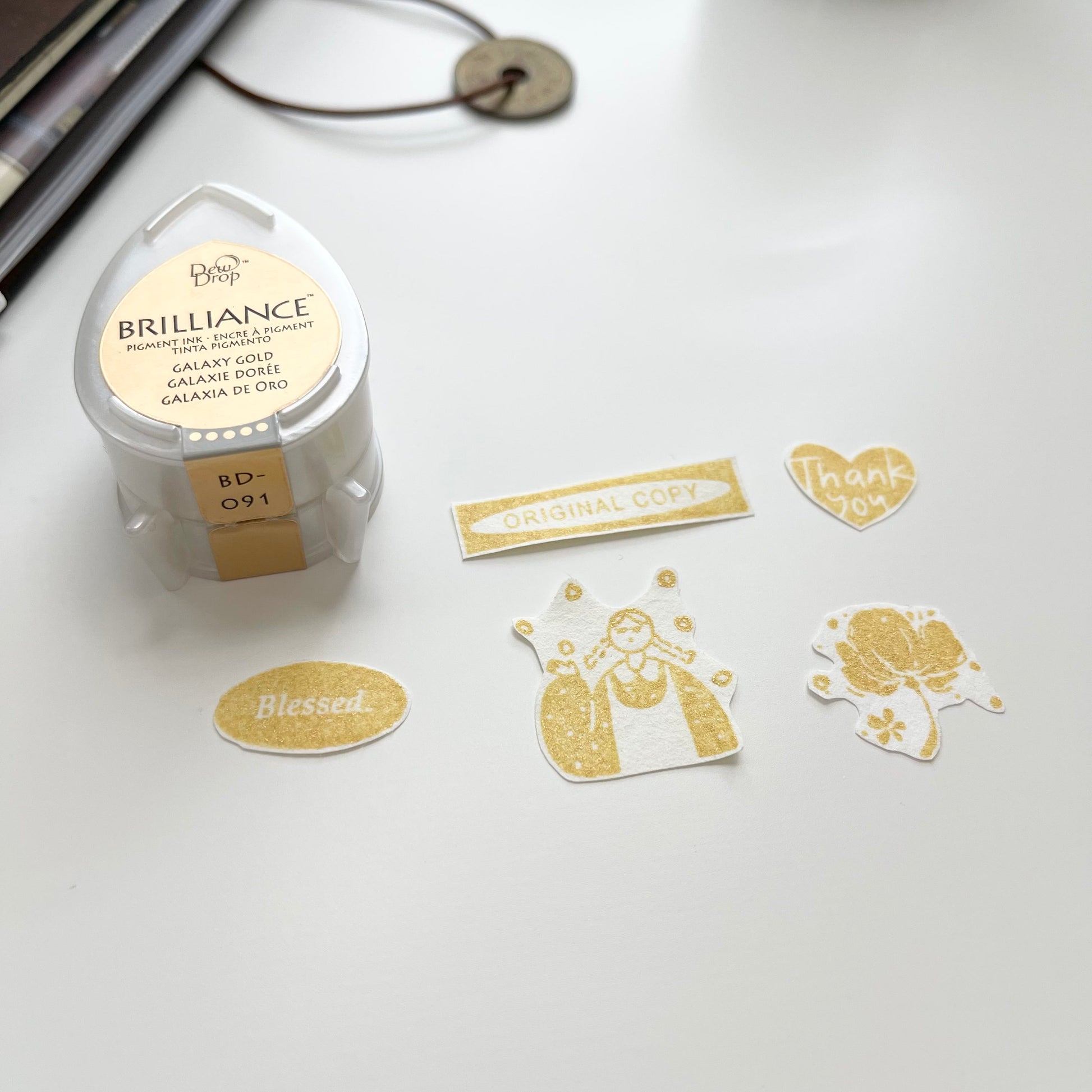 Brilliance Metallic Ink Pad // Galaxy Gold – Journal Station