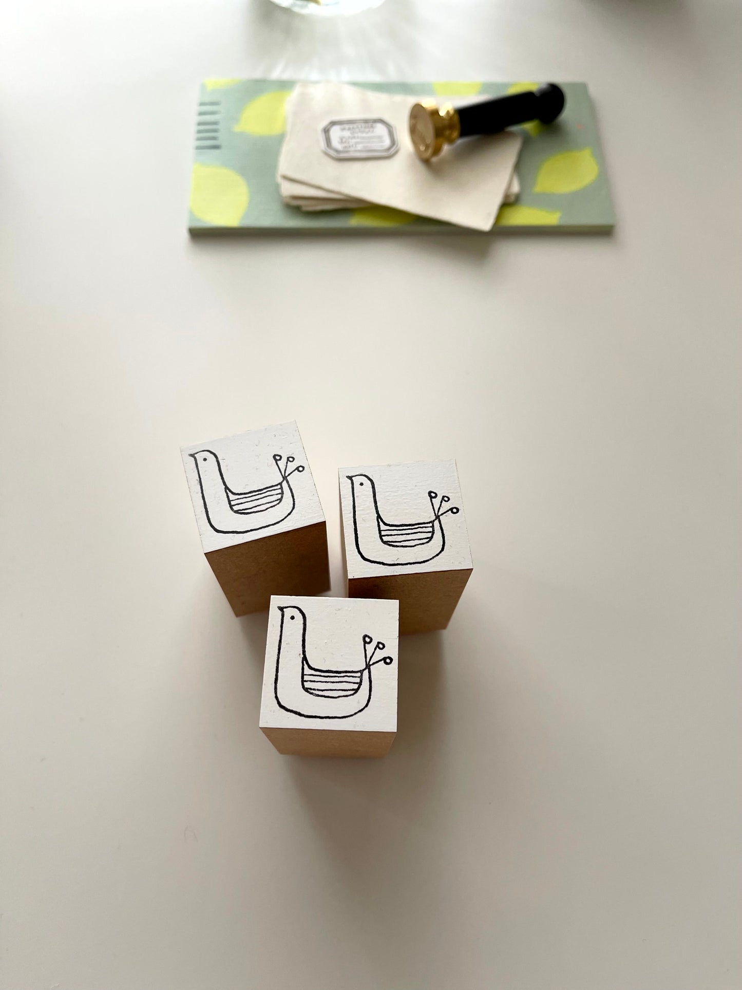 Oscolabo Rubber Stamp | Sitting Bird