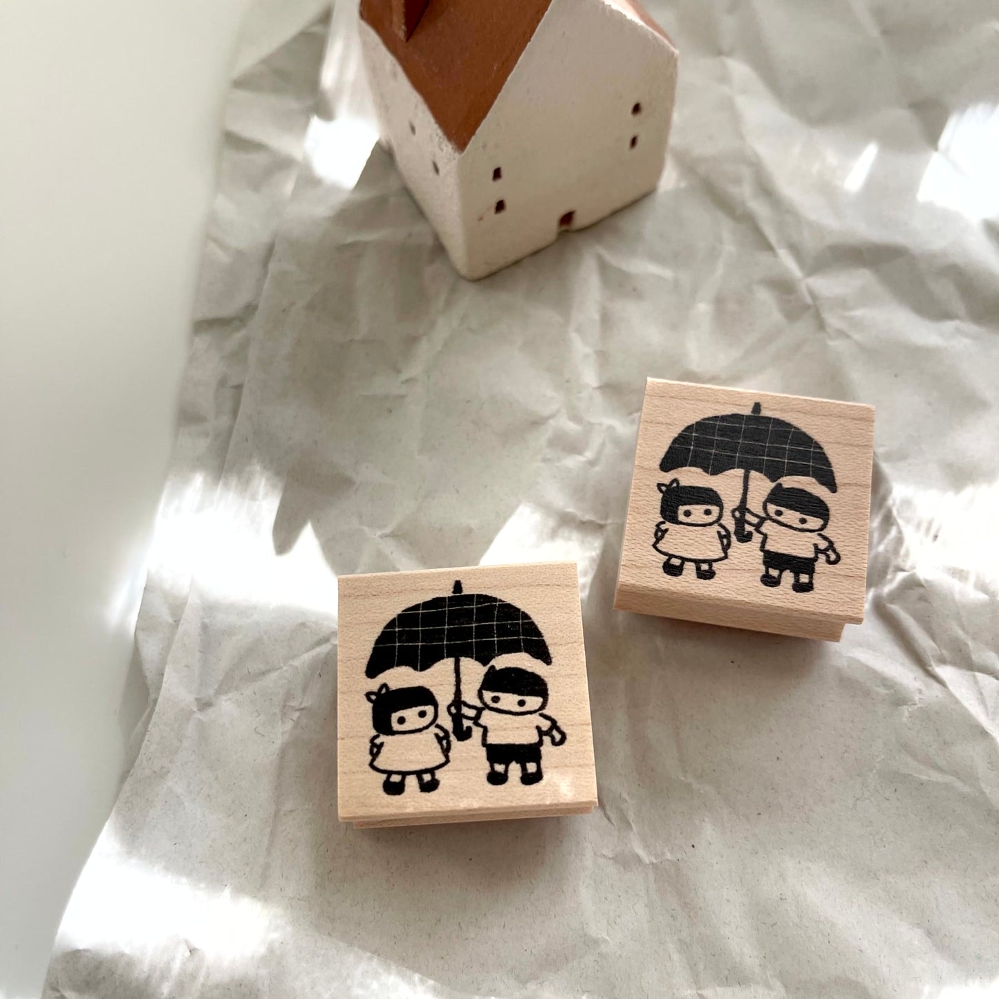 Hankodori Couple and Umbrella Rubber Stamp