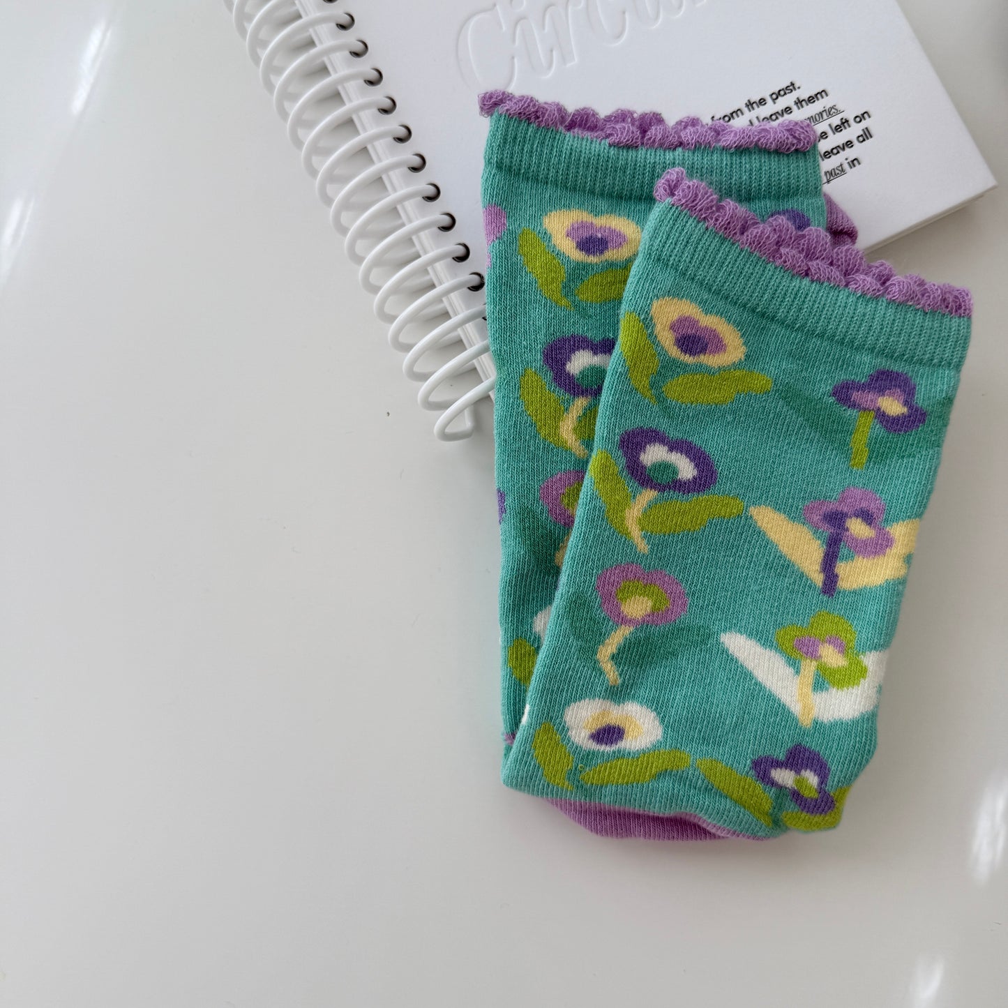 A Kind of Cafe Women's Joyful Socks / Violet