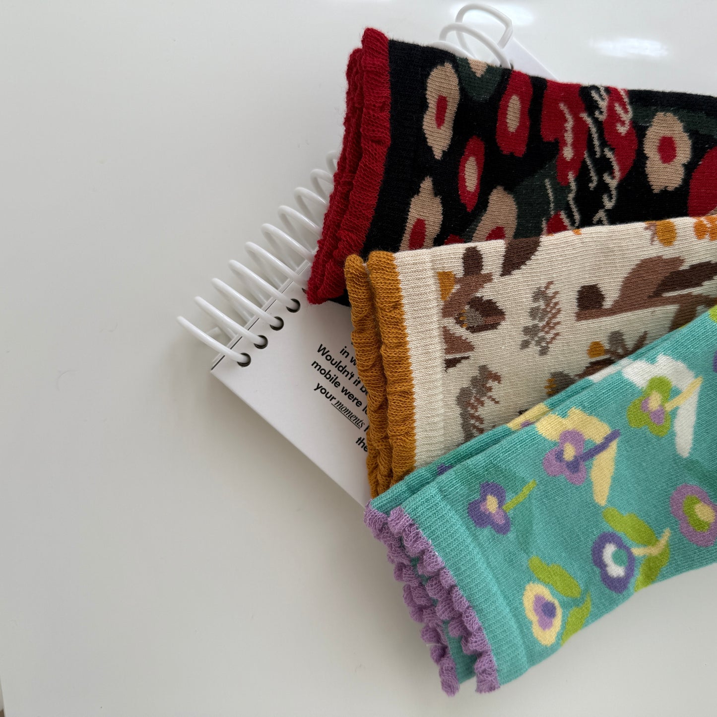 A Kind of Café Women's Joyful Socks / Red