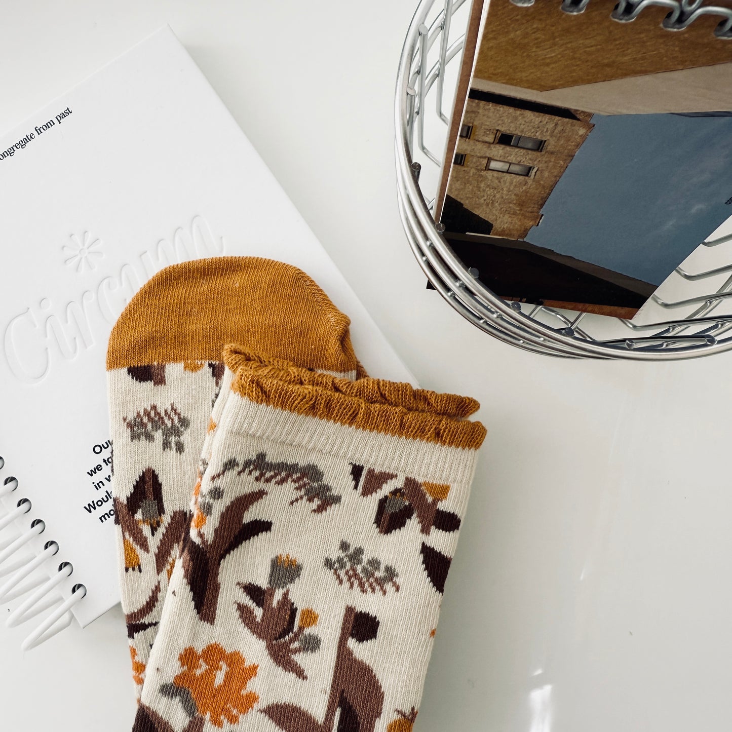 A kind of cafe Women Joyful Socks / Mustard