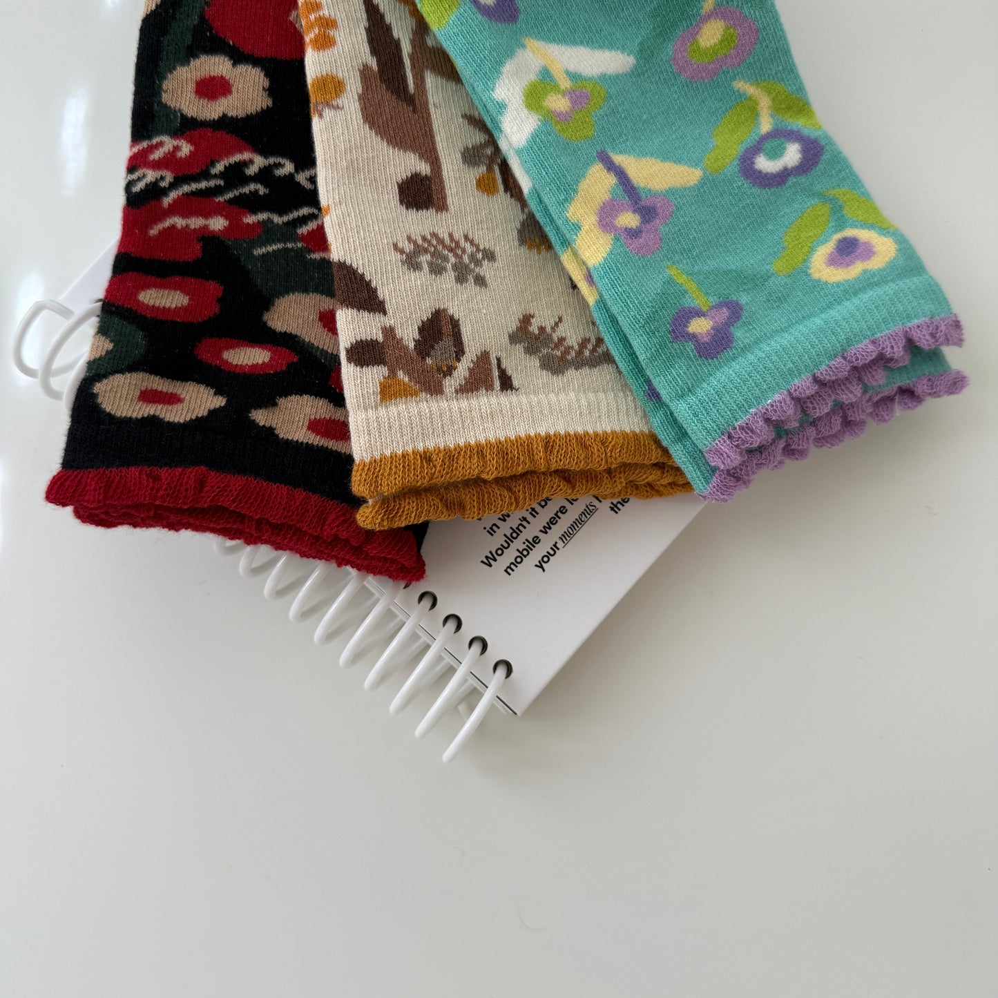 A Kind of Cafe Women's Joyful Socks / Violet