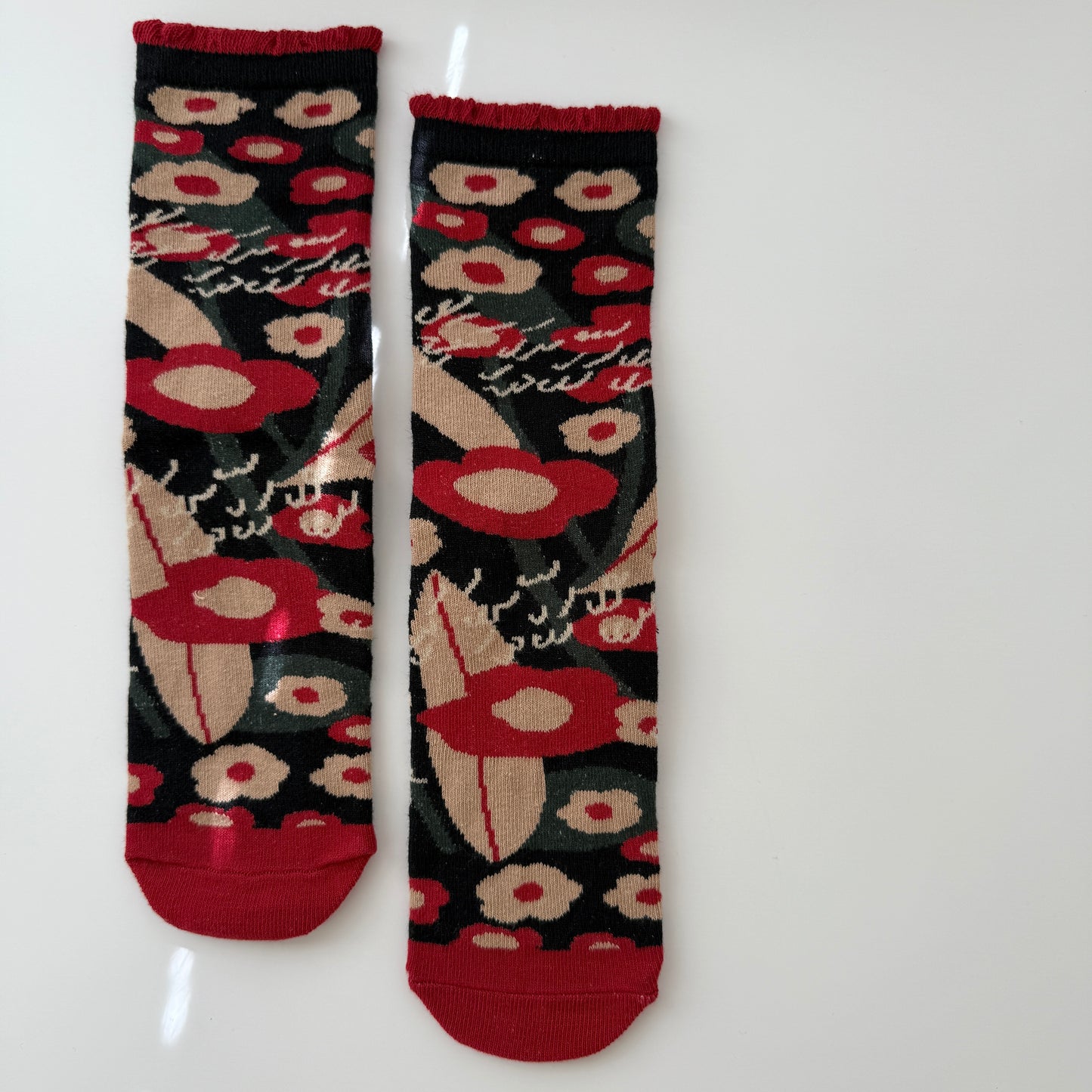 A Kind of Café Women's Joyful Socks / Red