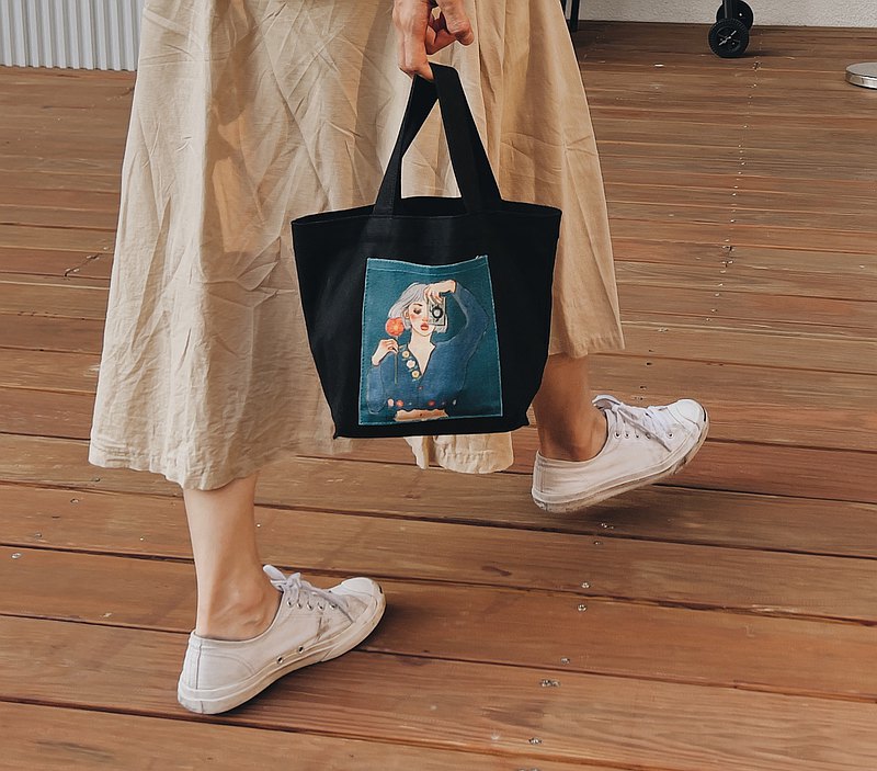 La Dolce Vita Photography Girl Tote Bag
